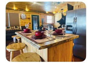 Dining - RiversideOasis/BEACH/HotTub/Fishing/FirePit/Kayaking/FamilyFun (Elkins)