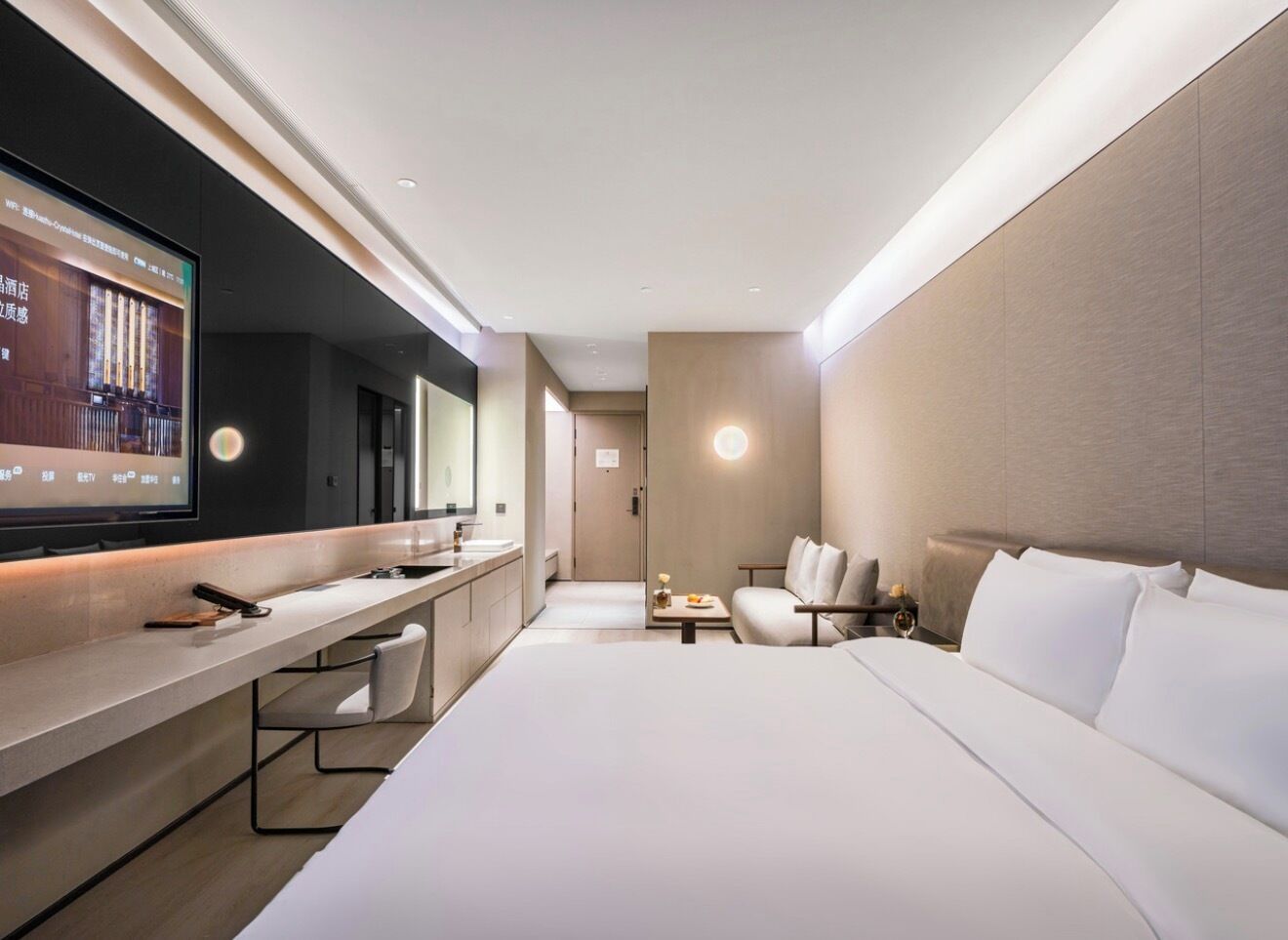 Habitación Confort doble, 1 cama de matrimonio, no fumadores, vistas a la ciudad | Espacio para trabajar con un portátil y tabla de planchar con plancha