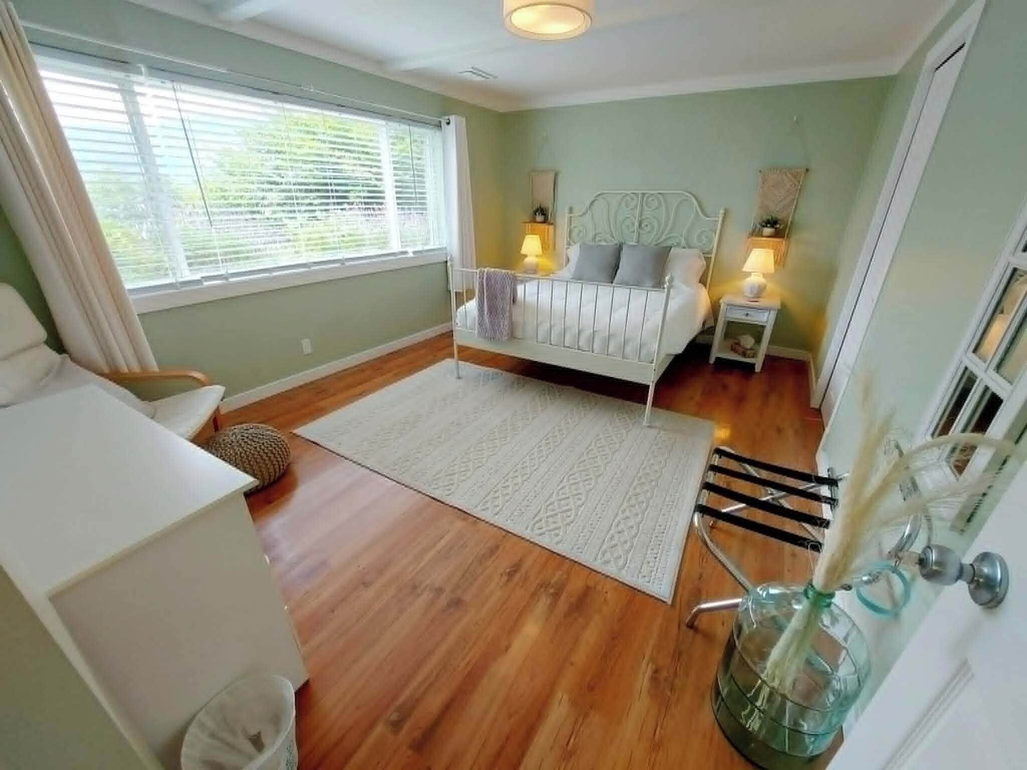 1 habitación, escritorio, tabla de planchar con plancha y wifi 