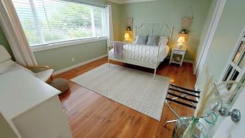 1 habitación, escritorio, tabla de planchar con plancha y wifi