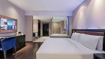 Single Room | Peti besi dalam bilik, meja, ruang kerja komputer riba