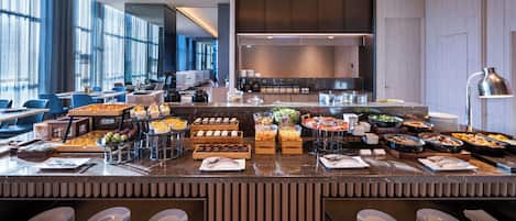 Bữa sáng buffet hàng ngày với phụ phí nhỏ
