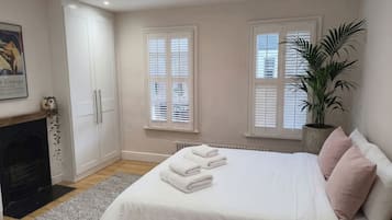 2 bedrooms, desk, iron/ironing board, travel cot