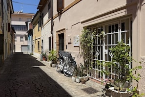 Exterior detail - F015 – Fano, studio apartment in the heart of the city centre with a/c (Fano)