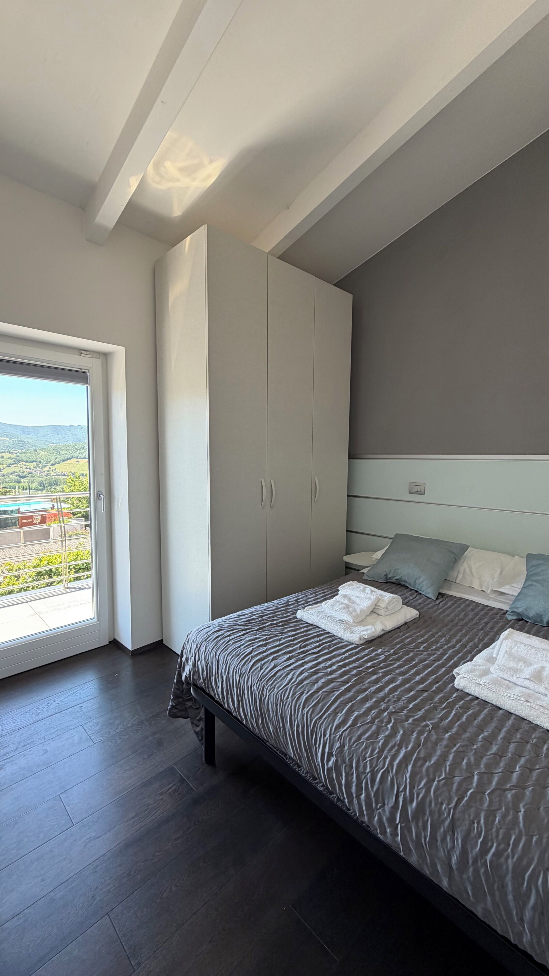 4 chambres, fer et planche à repasser, Wi-Fi, draps fournis