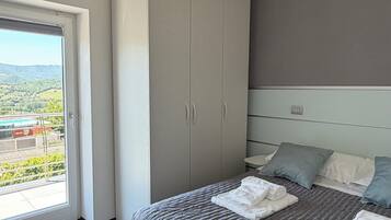 4 chambres, fer et planche à repasser, Wi-Fi, draps fournis
