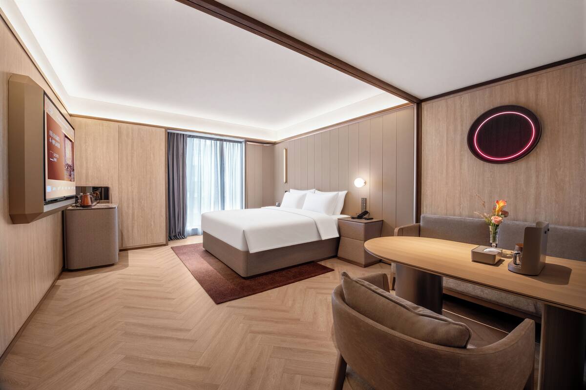 Executive-Doppelzimmer | Daunenbettdecken, Betten mit Memory-Foam-Matratzen, kostenlose Minibar
