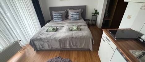 1 habitación, wifi y ropa de cama