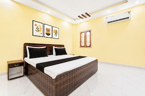 Hypo-allergenic bedding, desk, soundproofing, free WiFi - Hotel D P Palace Lucknow (Lucknow)