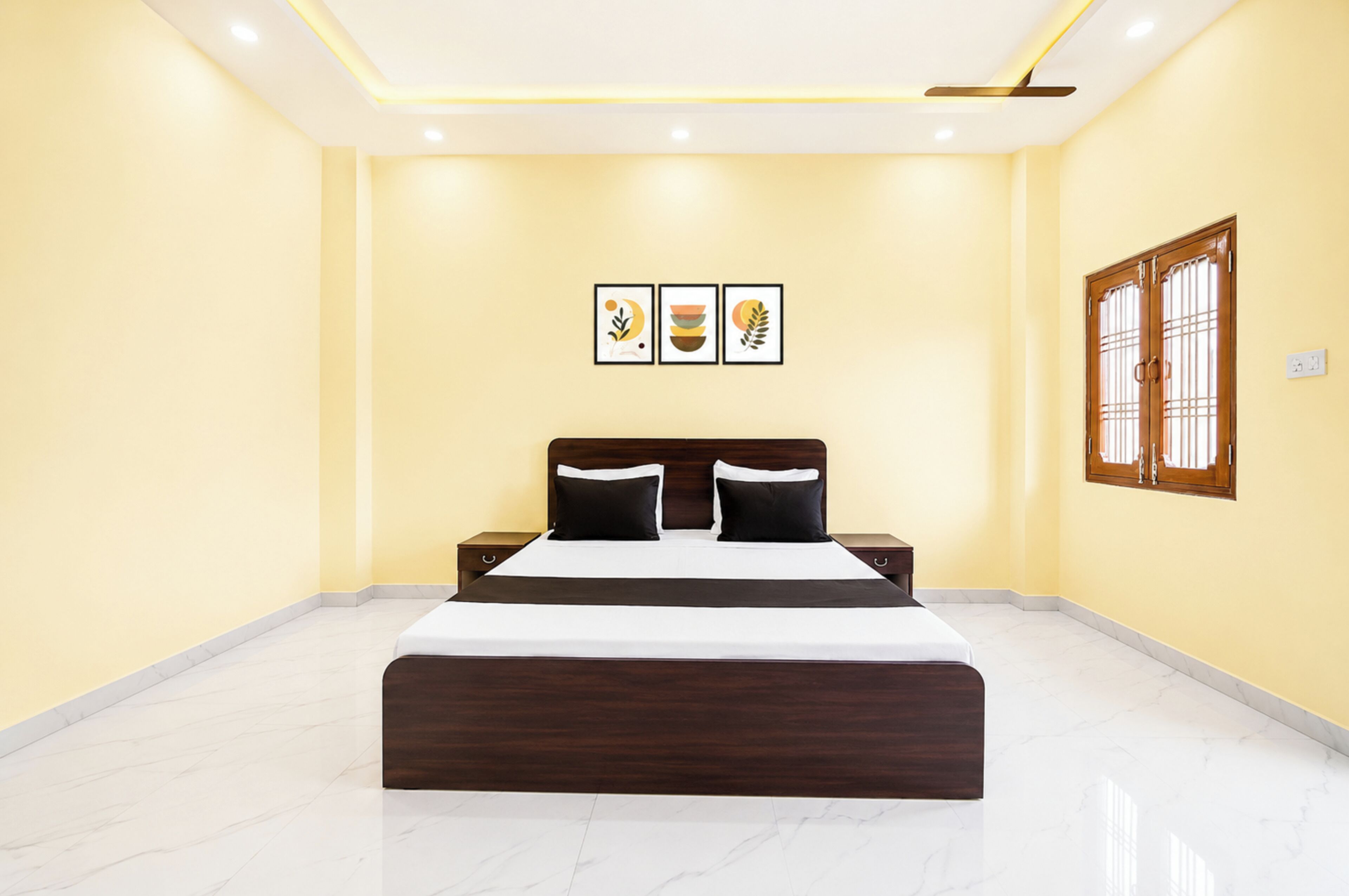 Hypo-allergenic bedding, desk, soundproofing, free WiFi