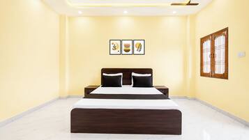 Hypo-allergenic bedding, desk, soundproofing, free WiFi