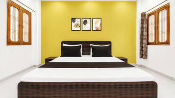 Deluxe Double Room, Air conditioning | Hypo-allergenic bedding, desk, soundproofing, free WiFi