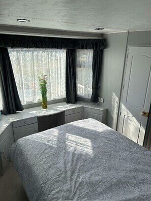 3 Schlafzimmer, individuell dekoriert, individuell eingerichtet