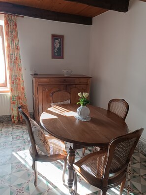 Dining - Vrbo Property (Dampierre-sur-Linotte)