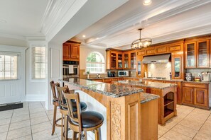 Coffee/tea maker, fridge, microwave, stovetop - Game Room + Heated Pool: Stunning Atlanta Estate (Atlanta)