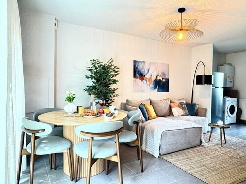 Charming House in Tournefeuille_ Parking