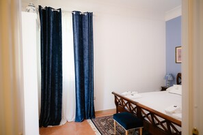 WiFi, bed sheets