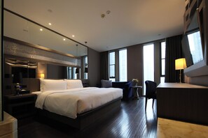 In-room safe, desk, laptop workspace, blackout curtains - Orange Crystal Hangzhou East Railway St (Hang Zhou Shi)