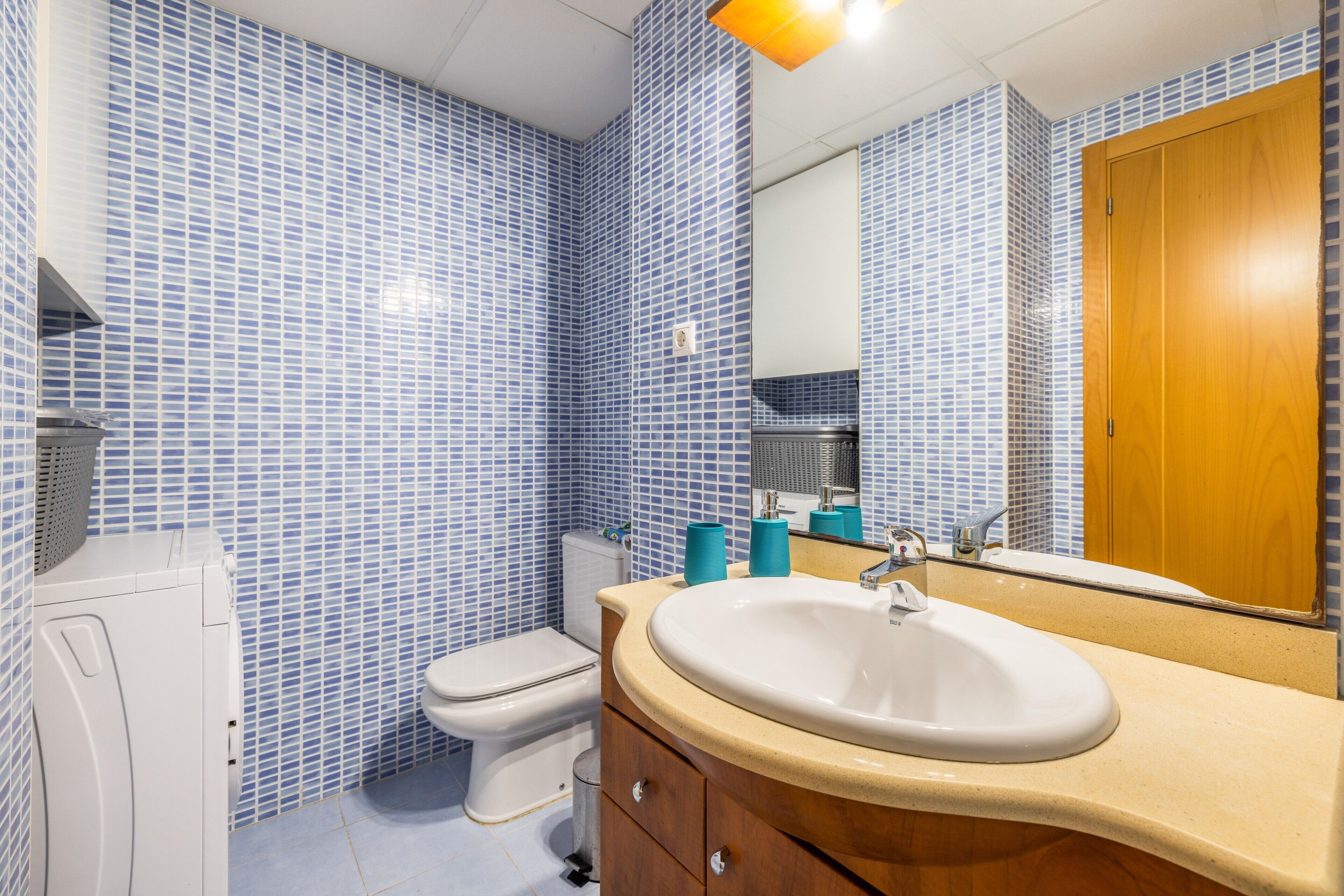 Een douche, een haardroger, handdoeken