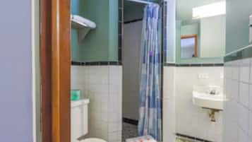 Douche, serviettes fournies