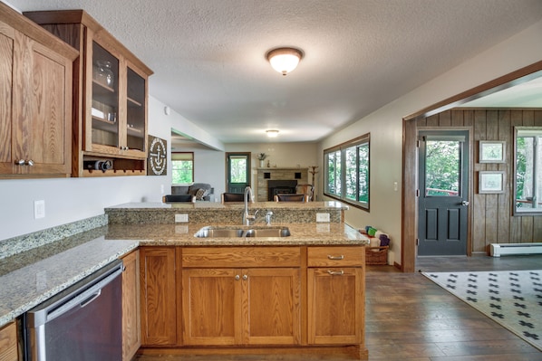Coffee/tea maker, fridge, microwave, stovetop - Bring Your Boat! Lakefront Gem in Aitkin w/ Dock (Aitkin)