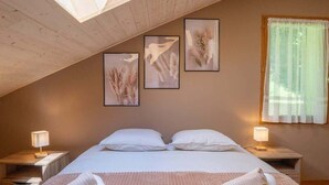 4 bedrooms, WiFi, bed sheets