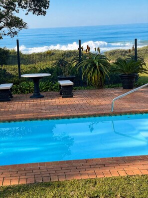 Pool - Stunning Sea Views & Direct Beach Access (Margate)