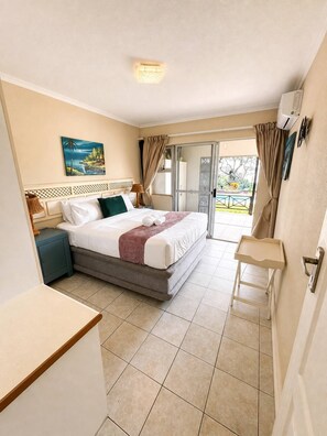 Room - Stunning Sea Views & Direct Beach Access (Margate)