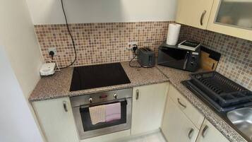 Fridge, stovetop