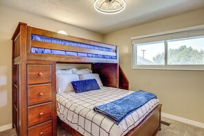 Room - Hot Tub, Game Room, Putting Green! Ogden Oasis (Ogden)