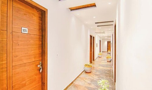 FabHotel Royal Mapple