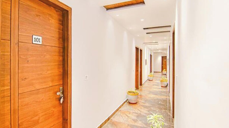 FabHotel Royal Mapple