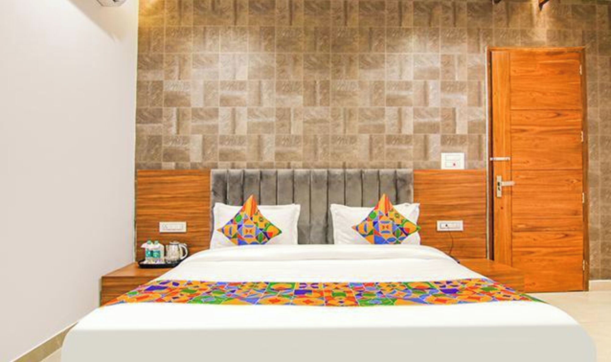 Suite Mewah | Seprai katun Mesir, seprai premium, brankas, dan meja kerja