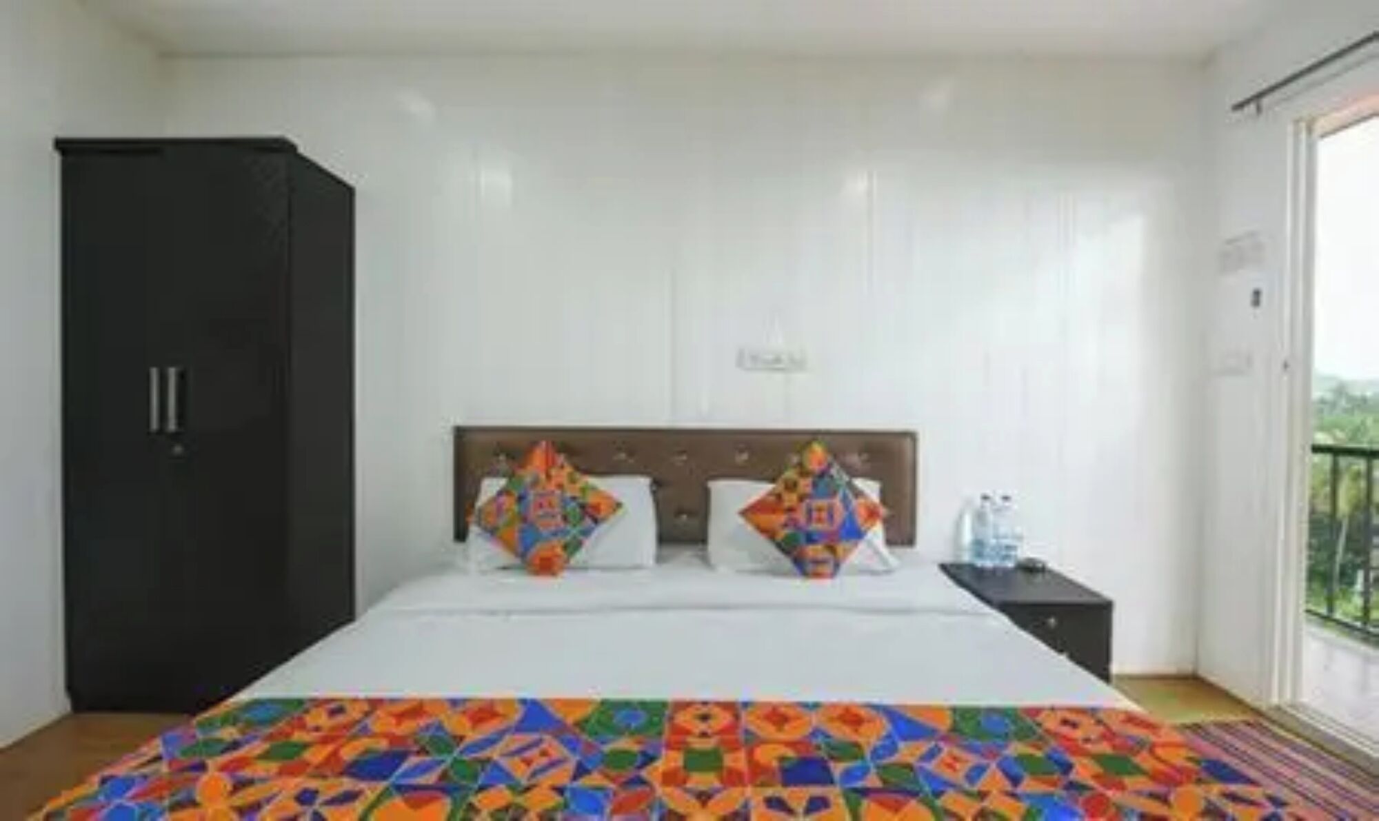 Cofres nos quartos, escrivaninha, Wi-Fi de cortesia, roupa de cama