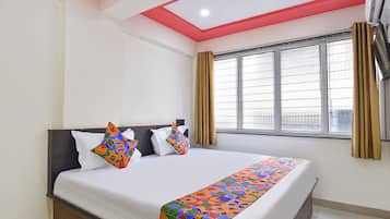 Egyptian cotton sheets, premium bedding, in-room safe, desk