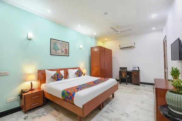 Deluxe Room | Egyptian cotton sheets, premium bedding, in-room safe, desk - Fabhotel The Silken Stay 130 (Gurugram)