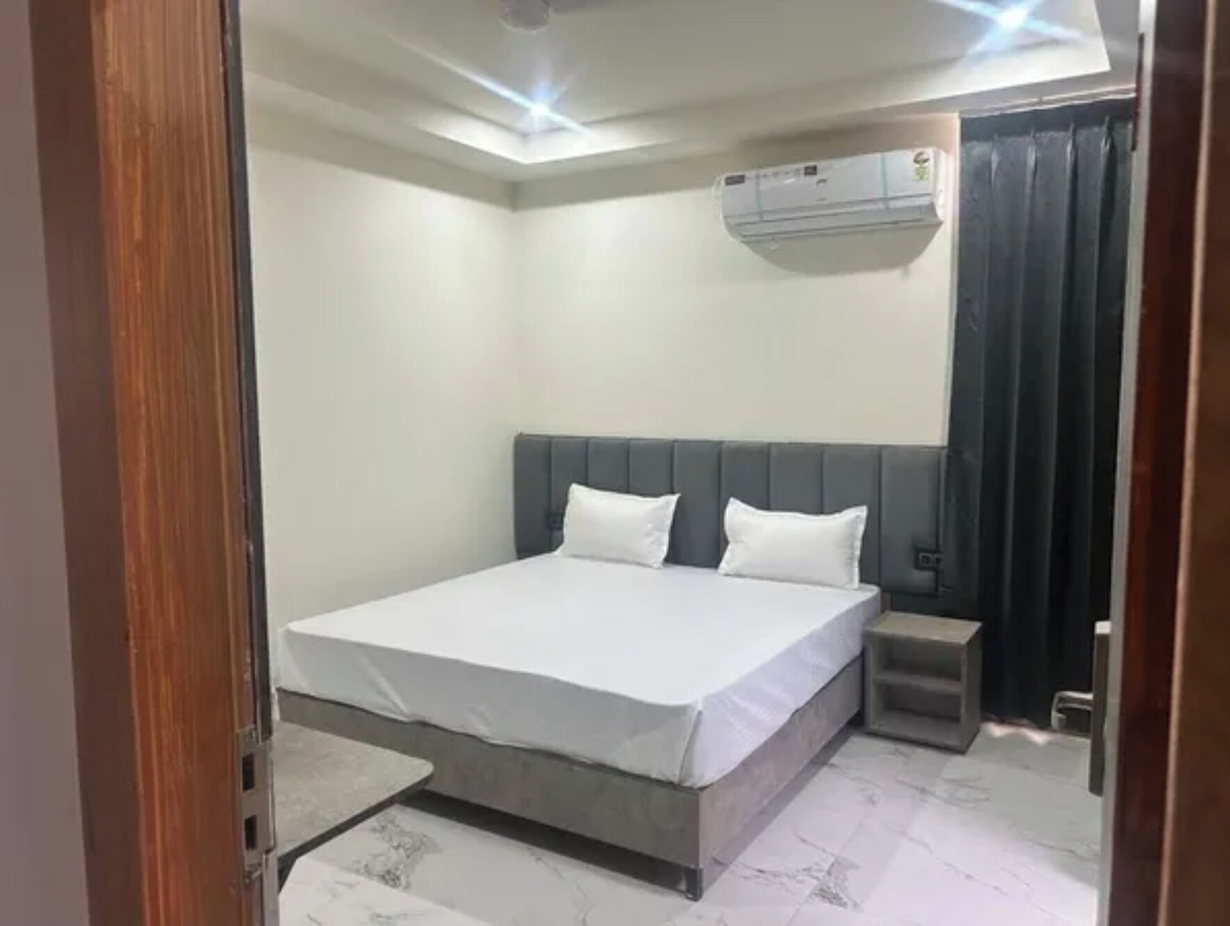 Lakens van Egyptisch katoen, luxe beddengoed, een bureau, gratis wifi