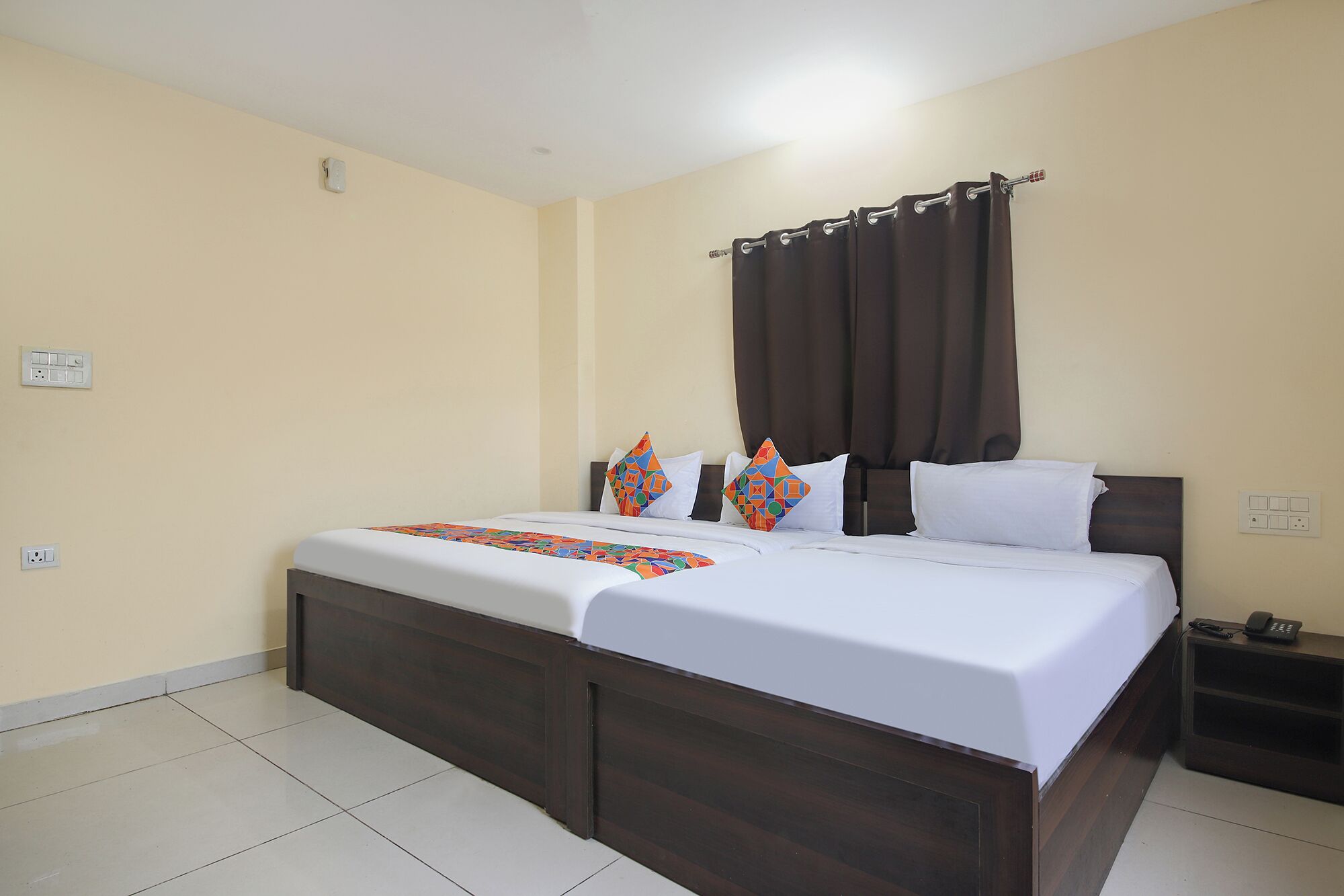 Egyptian cotton sheets, premium bedding, in-room safe, desk
