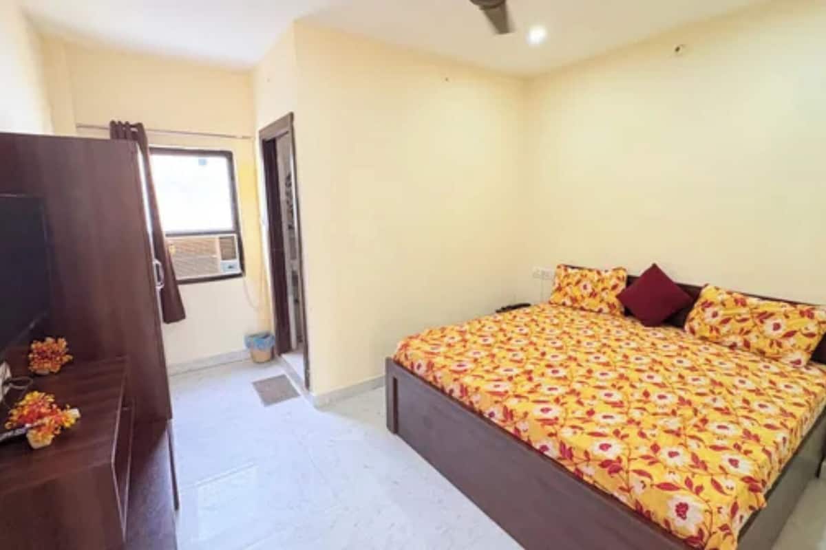 Deluxe Room | Egyptian cotton sheets, premium bedding, in-room safe, desk
