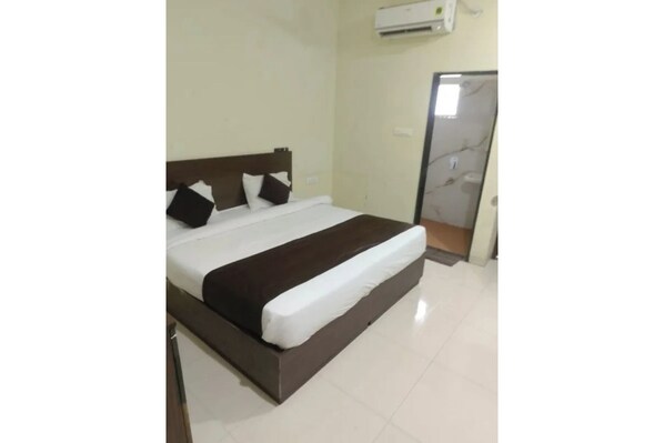 Room - Fabhotel Shree (Indore)
