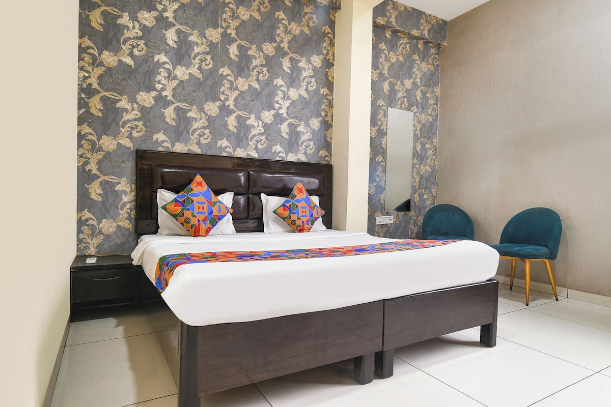 Premium Room | Egyptian cotton sheets, premium bedding, desk, free WiFi