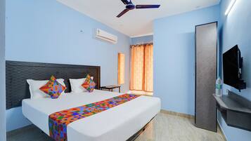 Egyptian cotton sheets, premium bedding, in-room safe, desk