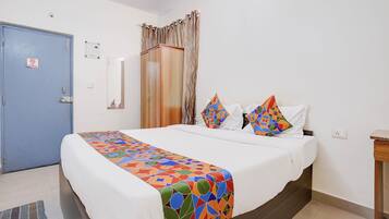 Egyptian cotton sheets, premium bedding, in-room safe, desk