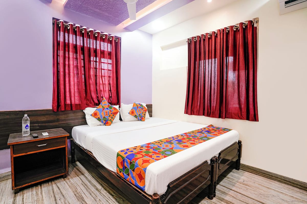 Premium Room | Egyptian cotton sheets, premium bedding, in-room safe, desk