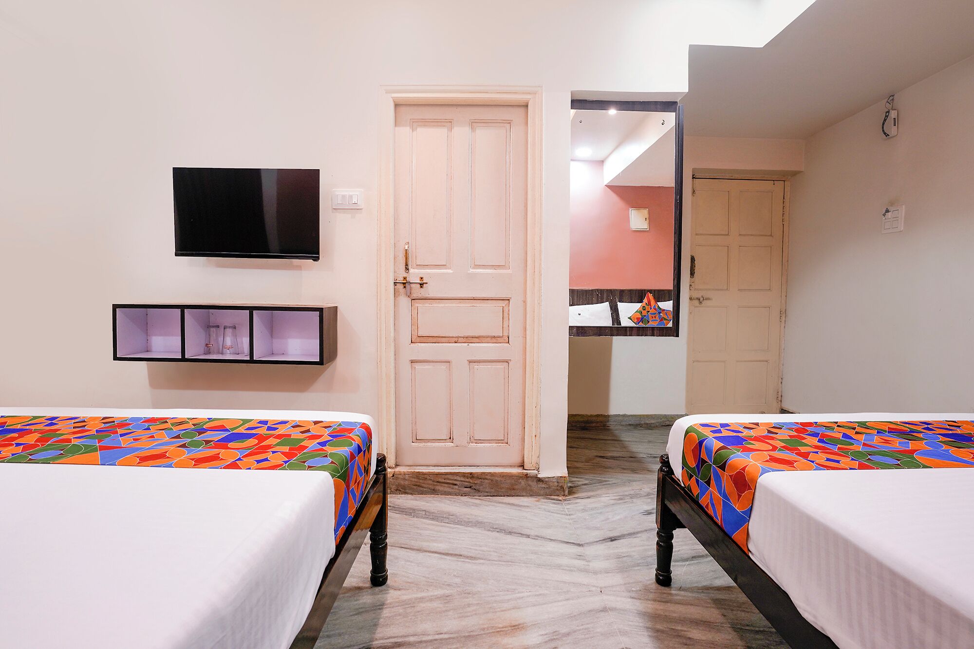 Lakens van Egyptisch katoen, luxe beddengoed, een kluis op de kamer