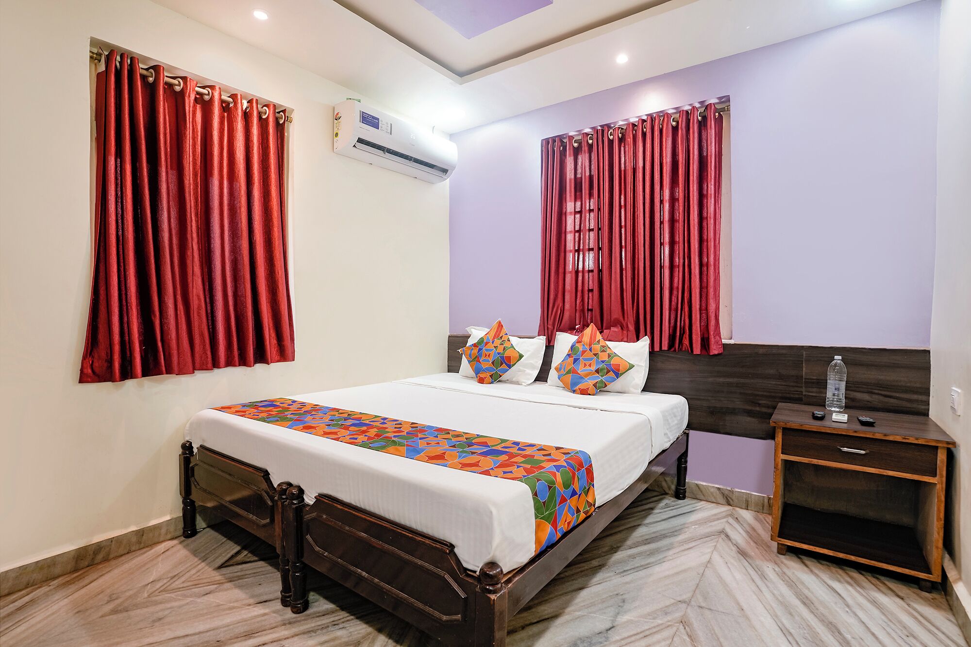 Egyptian cotton sheets, premium bedding, in-room safe, desk