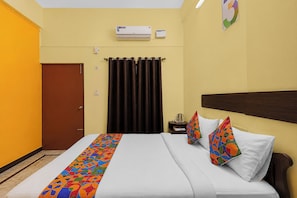 Egyptian cotton sheets, premium bedding, in-room safe, desk