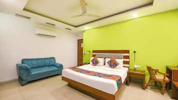Deluxe Room | Egyptian cotton sheets, premium bedding, in-room safe, desk