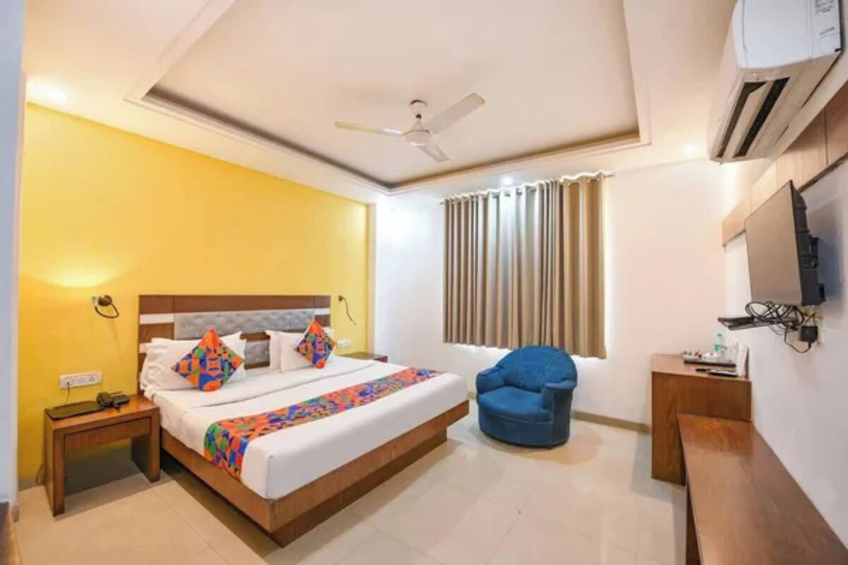 Luxury Suite | Egyptian cotton sheets, premium bedding, in-room safe, desk