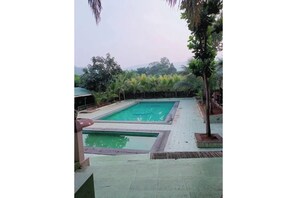 Pool - Fabhotel Riverstone Resort (Pen)